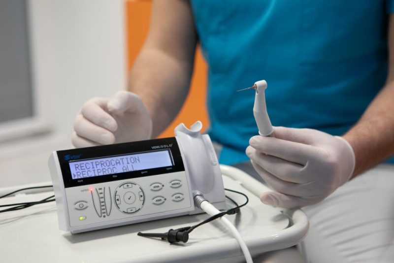 Mechanical treatment of tooth roots